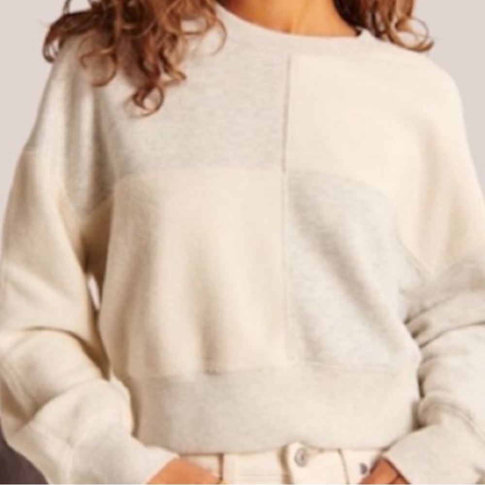 *Abercrombie & Fitch* cream/gray checkered crop sweatshirt - Size S